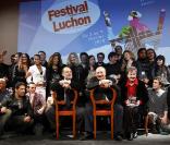 Toute l'équipe de l'événement à l'occasion de la cérémonie de clôture du 12e Festival de Luchon, le 6 février 2010.