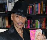 RuPaul dédicace son nouveau livre à New York, le 5 février 2010 !