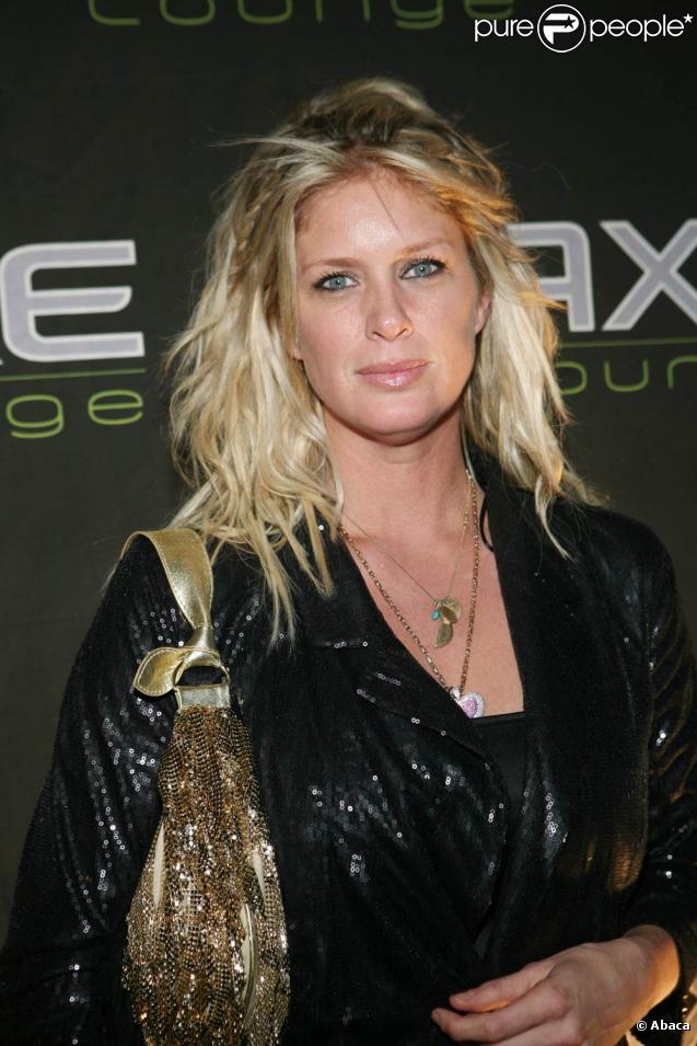 Rachel Hunter à l'occasion de la soirée Axe Lounge à Miami le 6 février 2010 