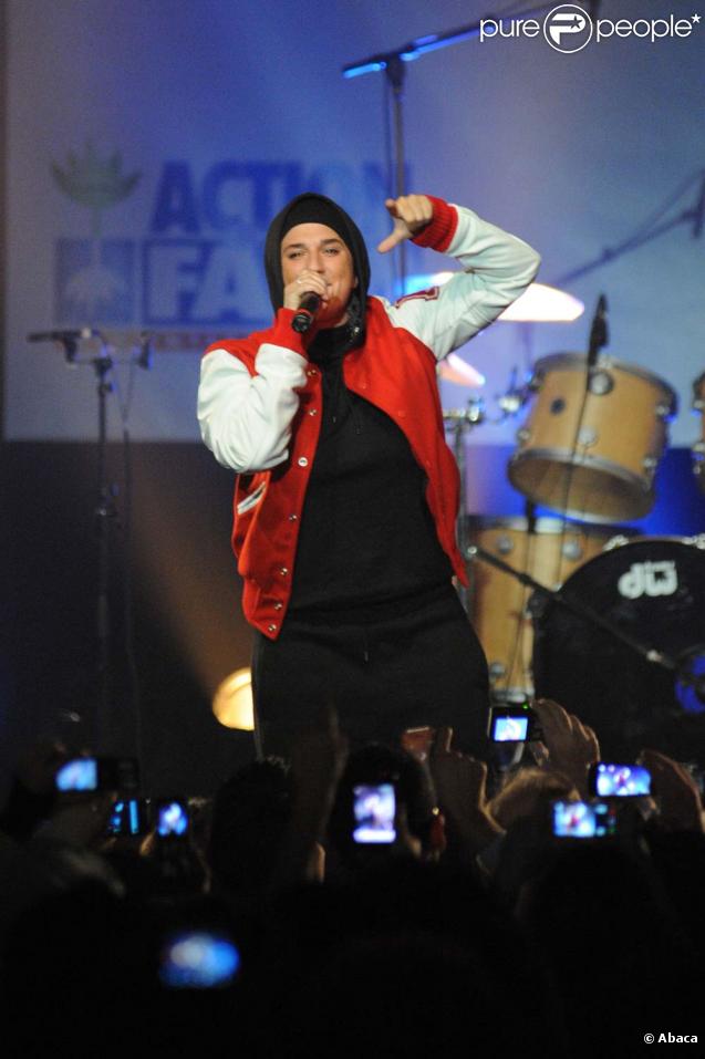 Diam's sur la scène du Zénith au concert de soutien à Haïti, le 24 janvier 2010 !