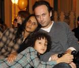 <p>Karine Silla, Vincent Perez et Pablo au Carnaval des Enfants, au Meurice. 7/02/2010</p>