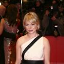 Michelle Williams toute en transparence et Ben Kingsley avec sa femme très sexy... C'est caliente à Berlin !
