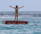 Mariska Hargitay en vacances en famille à Saint-Barth (12 février 2010)