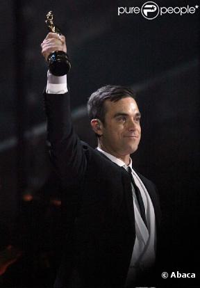 Robbie Williams triomphe aux Brit Awards, à Londres, le 17 février 2010 !