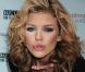 Lorsqu'elle sort, AnnaLynne McCord ne peut pas s'empêcher d'envoyer des baisers à tout vas ! Une vraie manie chez la star de 90210 !