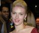 Scarlett Johansson est peut-être l'une des femmes les plus sexy de la planète, en revanche elle ne sait vraiment pas se tenir ! La bombe croise toujours ses pieds et semble vraiment bancale... Mais bon, Scarlett, on peut tout lui pardonner !