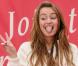 Si P.Diddy a choisi de lever le doigt, Miley, elle, préfère le V de victoire ! Et la starlette d'Hannah Montana le sort à chaque nouveaux flashes ! Miley... elle reste peace !