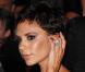 Victoria Beckham cherche à atteindre la perfection. Lorsque Posh sort de chez elle, c'est toujours perchée sur des talons et pas un cheveu de travers... Normal, elle passe son temps à se recoiffer !
