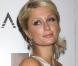 Pour Paris Hilton, tout est une question de positions ! Sans cesse sous les projecteurs, l'héritière blonde a choisi sa pose glamour : la tête rejetée en arrière sur son épaule... Et ça marche à tous les coups !
