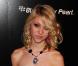 Taylor Momsen ne sait pas quoi faire de ses immenses gambettes ! Il faut dire qu'à 16 ans, la starlette de Gossip Girl est déjà une vraie géante... Alors pour se tenir debout elle opte pour le croisement de jambes ! Pas très glamour !