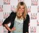 Sienna Miller est la plus craquante de la sphère people... Et pour séduire son public, elle a son petit secret : une main sur la hanche, et hop ça repart ! Même Jude Law n'y résiste pas !