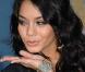 Vanessa Hudgens a choisi son modèle : Eva Mendes ! Pour faire sa belle sur tapis rouge, la starlette d'High School Musical envoi elle aussi des baisers à tout va... Sexy !