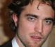 Tout comme Katy Perry, Robert Pattinson ne sait pas fermer la bouche. Avec ses deux lèvres qui se touchent à peine, le vampire ajoute un touche sexy à son potentiel glamour ! Quel séducteur !