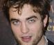 Tout comme Katy Perry, Robert Pattinson ne sait pas fermer la bouche. Avec ses deux lèvres qui se touchent à peine, le vampire ajoute un touche sexy à son potentiel glamour ! Quel séducteur !
