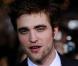 Tout comme Katy Perry, Robert Pattinson ne sait pas fermer la bouche. Avec ses deux lèvres qui se touchent à peine, le vampire ajoute un touche sexy à son potentiel glamour ! Quel séducteur !
