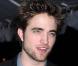 Tout comme Katy Perry, Robert Pattinson ne sait pas fermer la bouche. Avec ses deux lèvres qui se touchent à peine, le vampire ajoute un touche sexy à son potentiel glamour ! Quel séducteur !