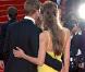 Les Brangelina ne peuvent pas s'empêcher de se toucher... Quand il sort au côté de sa magnifique Angelina Jolie, Brad Pitt n'arrête pas de poser la main sur ses fesses... Avec une bombe comme elle, on peut le comprendre !