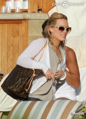 Hilary Duff à Mauï... Quelle belle bague !