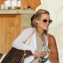 Hilary Duff profite de son chéri sous le soleil... ravie de sa grosse bague de fiançailles !