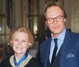 Michèle Morgan et son fils Mike Marshall en 1991, lorsqu'elle reçoit la médaille de l'ordre national du mérite