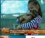 Allegra, la fille de Hermine, est conquise par le bébé lynx 