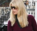 Claudia Schiffer à la sortie de son domicile londonien le 2 mars 2010