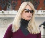 Claudia Schiffer à la sortie de son domicile londonien le 2 mars 2010