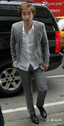 Robert Pattinson  va participer à l'émission The View à New York le 2 mars 2010