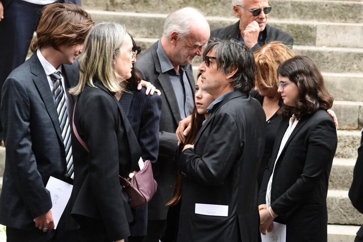 Photo Yvan Attal et sa fille Jo Sorties des obsèques de Jane Birkin