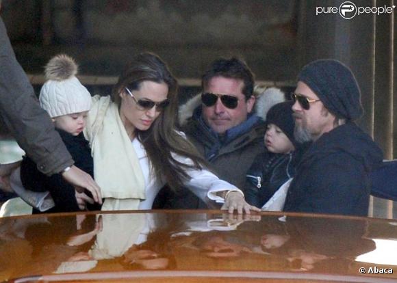 Angelina Jolie, Brad Pitt, Zahara et les jumeaux à Venise.
