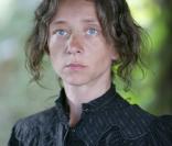 Sylvie Testud dans Louise Michel (France 3
