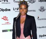 Kelis a osé la combi rose sur chaussures McQueen. Original mais pas vraiment harmonieux...
