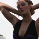 Regardez Marion Cotillard plus sensuelle que jamais... en collants résille !