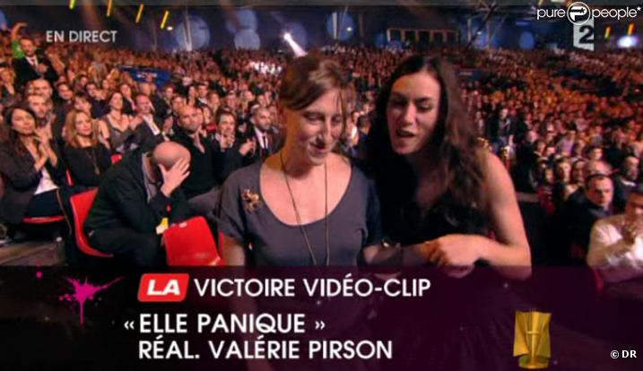 Olivia Ruiz et Valérie Prison - réalisatrice du clip d' Elle panique  - reçoivent la Victoire du Vidéo-Clip.