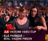 Olivia Ruiz et Valérie Prison - réalisatrice du clip d' Elle panique  - reçoivent la Victoire du Vidéo-Clip.