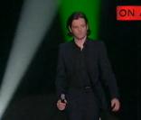 Benjamin Biolay s'est vu remettre deux récompenses ce soir : cette seconde est celle de l'Album de chansons variétés.