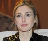 Julie Gayet, à l'occasion de l'avant-première de  Pièce Montée , au Gaumont Marignan, à Paris, le 9 mars 2010.