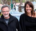 Robin Williams et sa nouvelle compagne Susan Schneider se promènent dans les rues de Malibu le 9 mars 2010