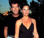 Pierce et sa femme Keeley Shaye Smith en 1998