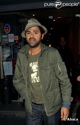 Jamel Debbouze dans un spot pour le retour de Bakchich Hebdo dans les kiosques le 13 mars 2010