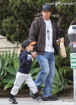 Mark Wahlberg avec sa fille Ella Rae, à Beverly Hills le 6 mars 2010