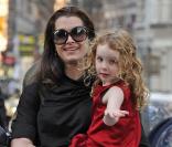 Brooke Shields se baladant en compagnie de Rowan, sa petite fille de 6 ans et demi, à New York, ce jeudi 18 mars.