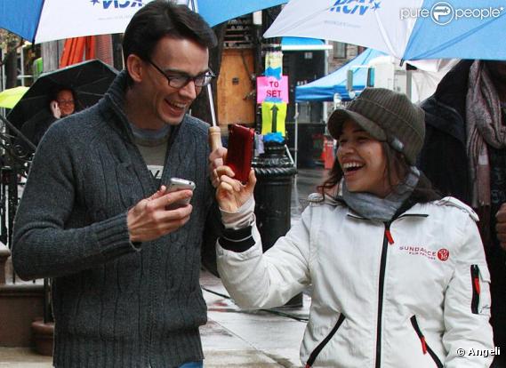 America Ferrera et Christopher Gorham sur le tournage d'Ugly Betty à New York le 12 mars 2010