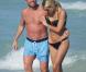 Le champion du monde Lothar Matthäus et sa superbe femme, Kristina Liliana, sur une plage de Miami, en Floride, le 20 mars 2010.