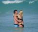 Le champion du monde Lothar Matthäus et sa superbe femme, Kristina Liliana, sur une plage de Miami, en Floride, le 20 mars 2010.