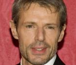 Lambert Wilson devra se passer des services de Carole Bouquet pour sa prochaine pièce de théâtre le 6 avril 2010 