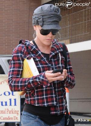 Pink, plus à l'aise avec ses fans qu'avec les paparazzi...