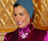 Sheikha Mozah bint Naser Al Missned et la reine d'Angleterre à Londres le 6 avril 2010
