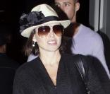 Dannii Minogue et Kris Smith à l'aéroport de Melbourne, le 11 avril 2010  