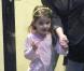 Suri Cruise, accompagnée de sa nounou, assiste à une projection.. en nuisette et pantoufles (10 avril 2010, NYC)